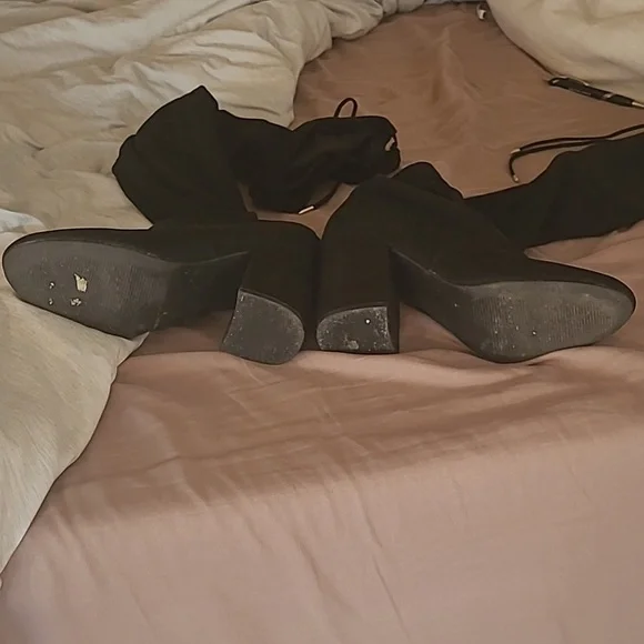 Boots - Picture 5 of 9